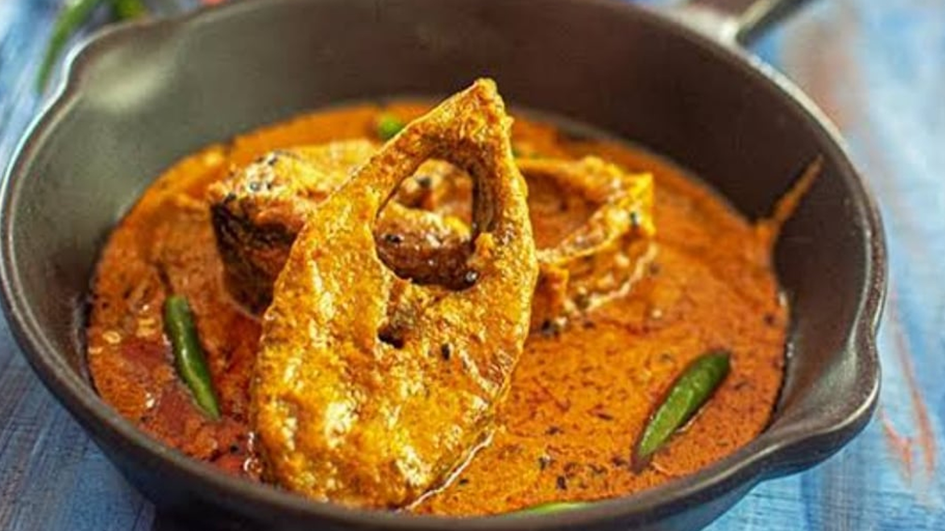 স্বাদে অনন্য ইলিশ