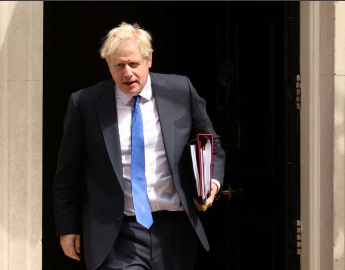 নিজ দলের সমর্থন হারিয়ে বরিস জনসনের পদত্যাগের সিদ্ধান্ত