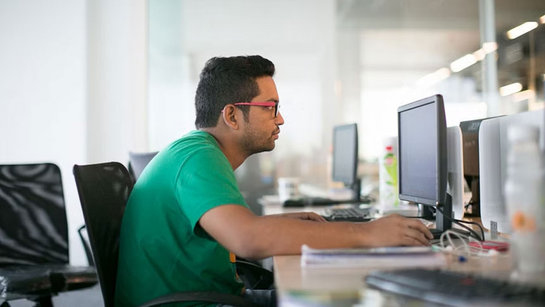 কৃত্রিম বুদ্ধিমত্তার কারণে কি কাজ হারানোর আশঙ্কায় বাংলাদেশি ফ্রিল্যান্সাররা