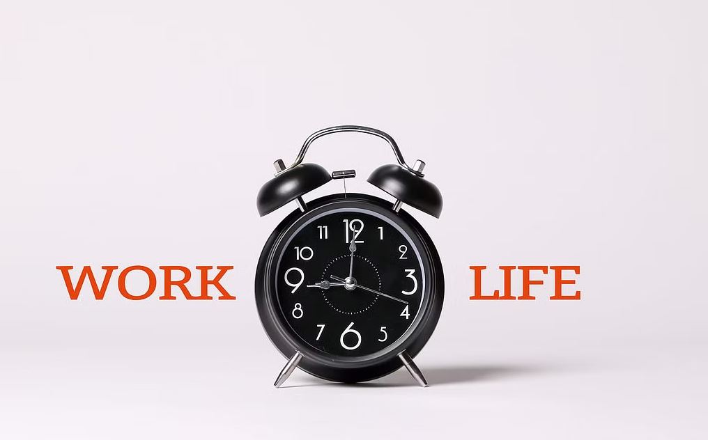 ব্যক্তিজীবন ও কর্মজীবনের ভারসাম্য রাখবেন যেভাবে