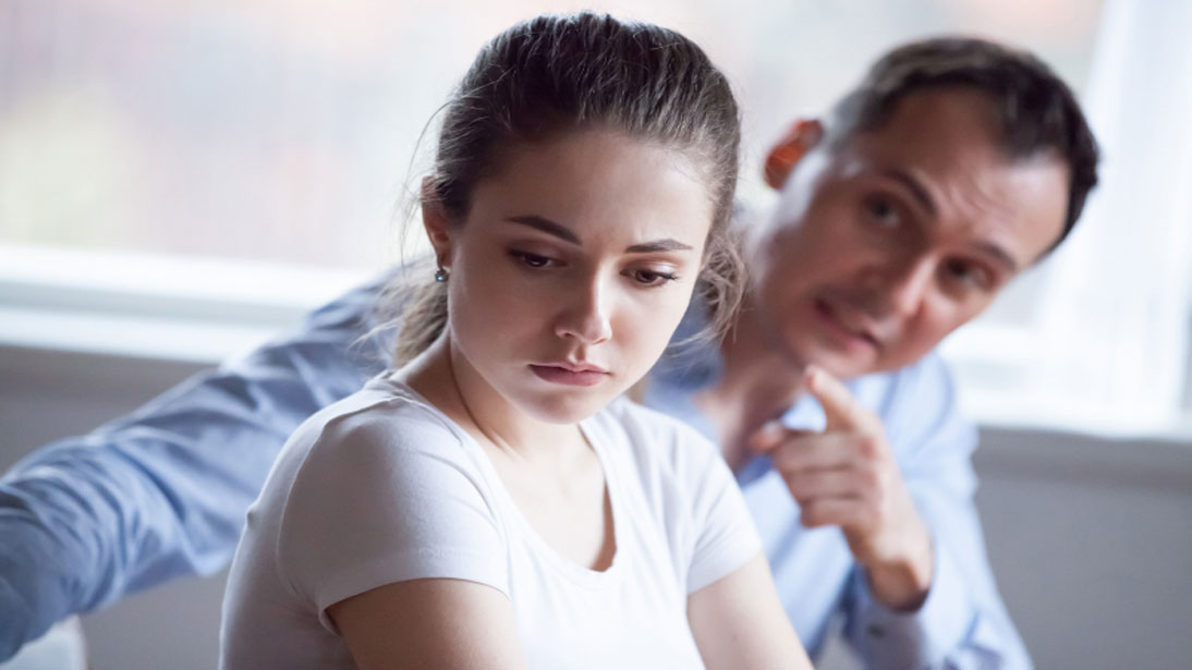 গ্যাসলাইটিং: এক ধরনের মানসিক শোষণ