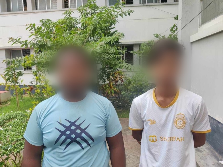 স্কুল শিক্ষার্থীদের গালি দিয়ে টিকটক ভিডিও, ২ কিশোর আটক