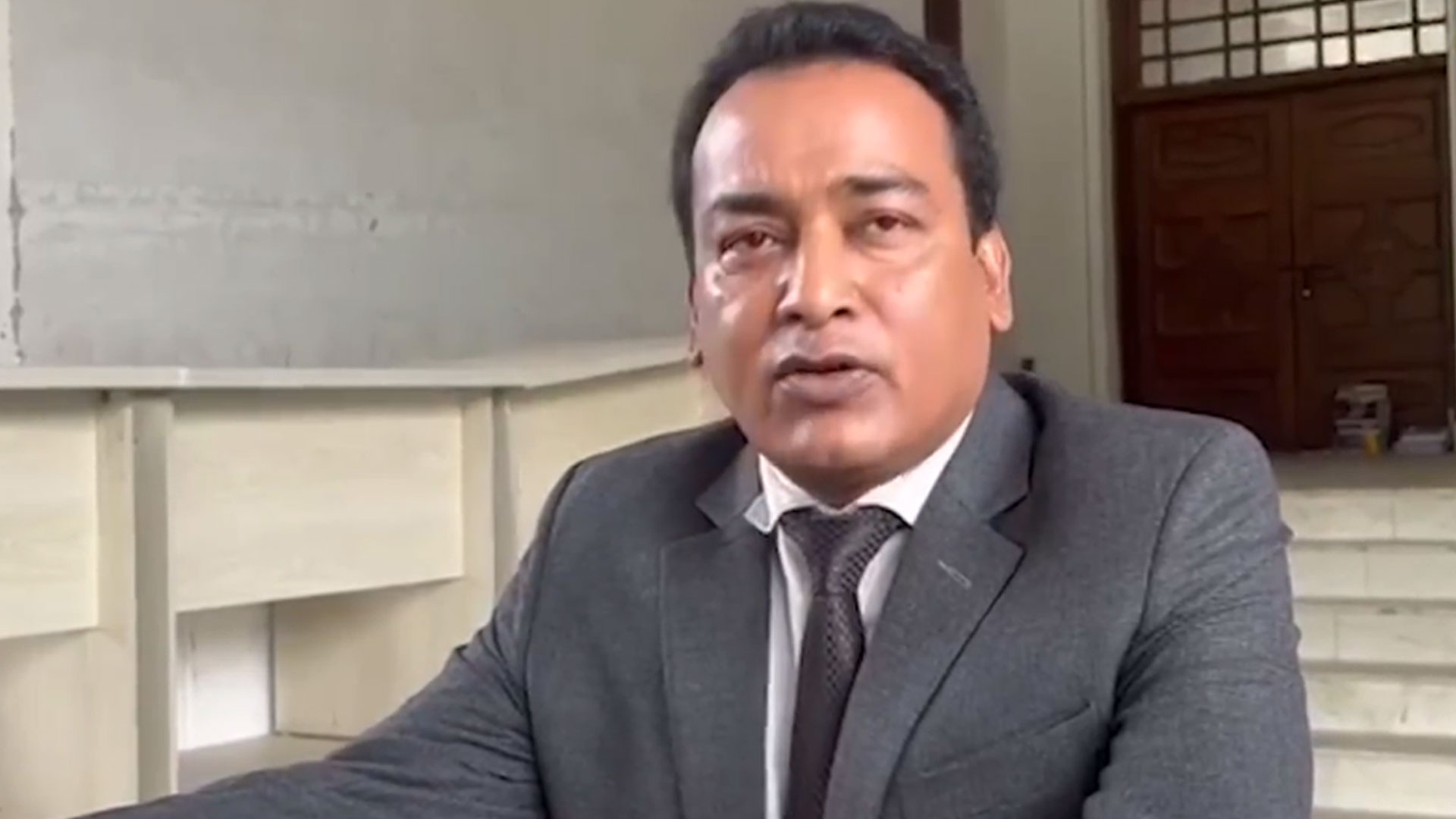 ড. ইউনূসের বিরুদ্ধে ‘বিবৃতিতে’ সই করবেন না ডেপুটি অ্যাটর্নি জেনারেল এমরান