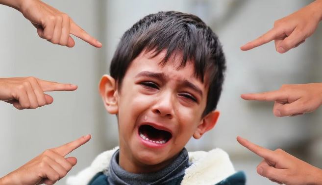 শিশু স্কুলে বুলিংয়ের শিকার হলে কী করবেন, জেনে নিন বিশেষজ্ঞের কাছ থেকে