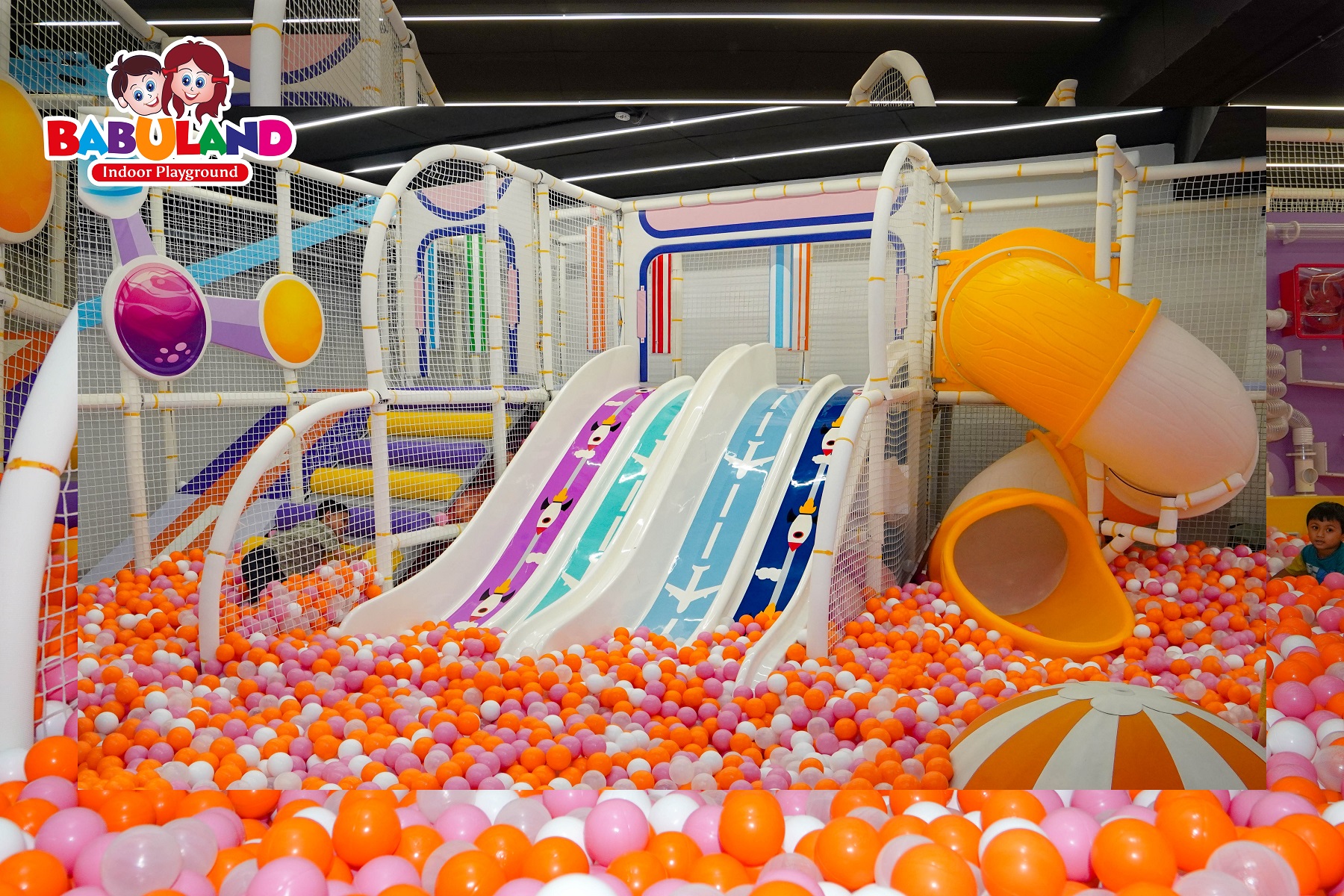 ঢাকায় শিশুদের ঘুরতে নিয়ে যেতে পারেন যেসব জায়গায়