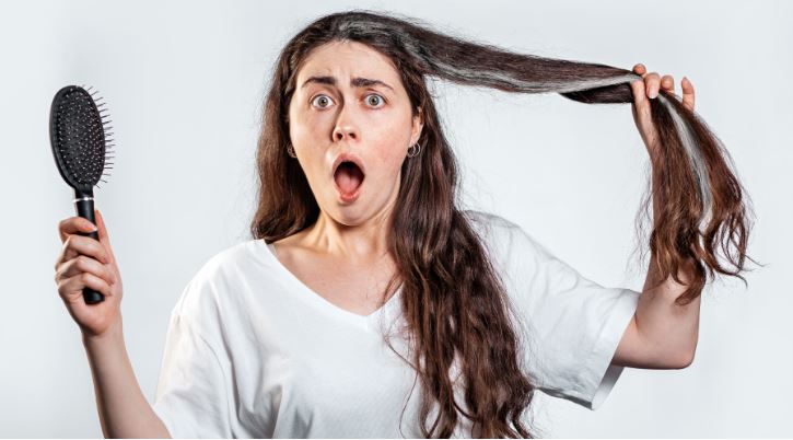 চুল পাকার সঙ্গে বয়সের সম্পর্ক কতটা, পাকলে রং সাদা হয় কেন