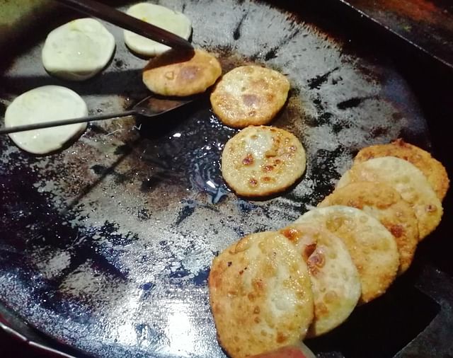 কাঁথার মতো পুরু ও ভিন্ন স্বাদ, খেয়ে দেখুন পুরান ঢাকার খেতাপুরি