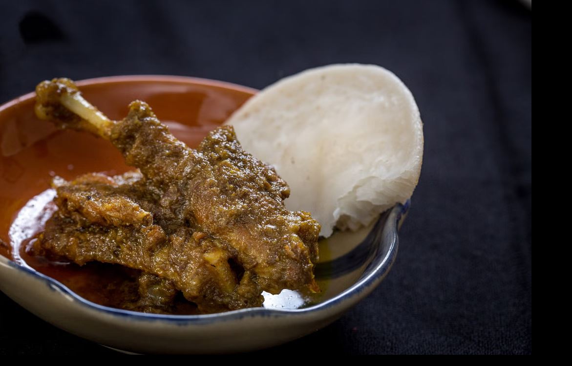 সরিষার তেল-বাদাম বাটায় শীত স্পেশাল হাঁস ভুনা