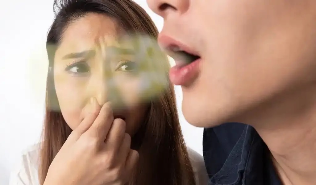 মুখে দুর্গন্ধ কেন হয়, সমাধান কী