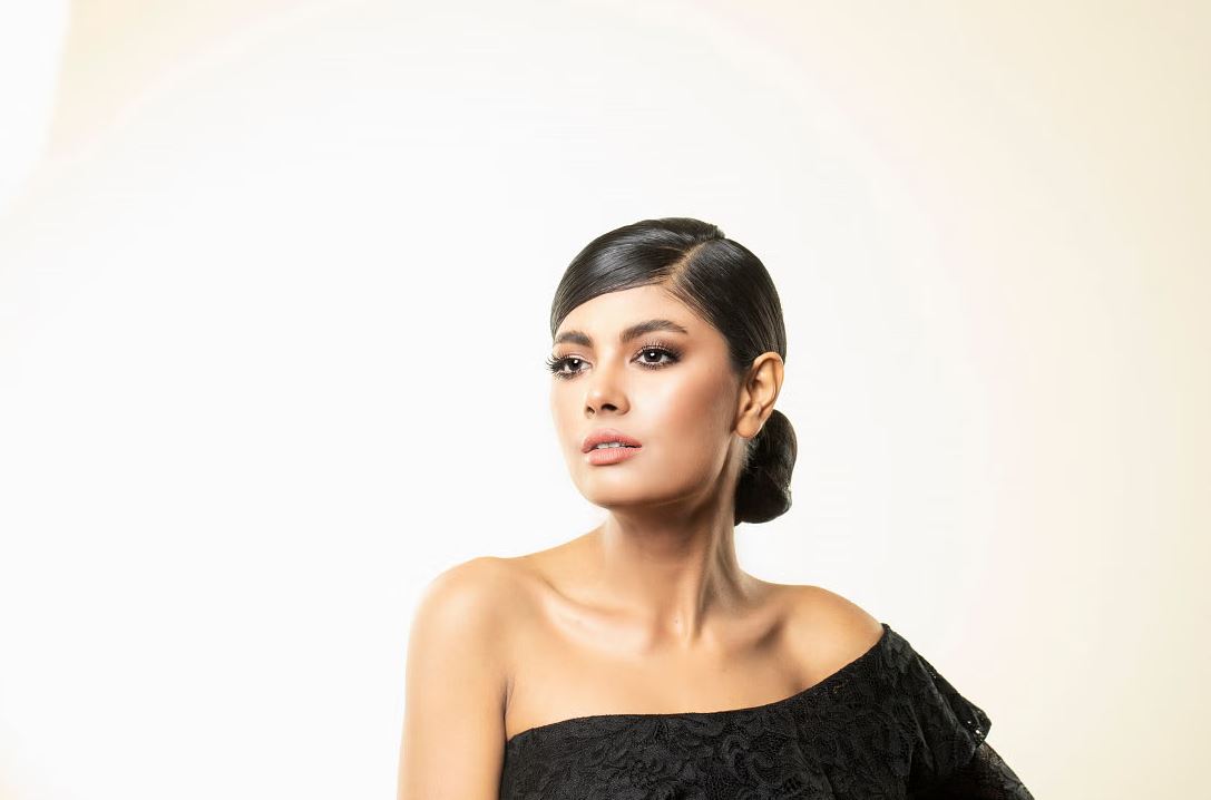 লম্বা চুলের নানা স্টাইল