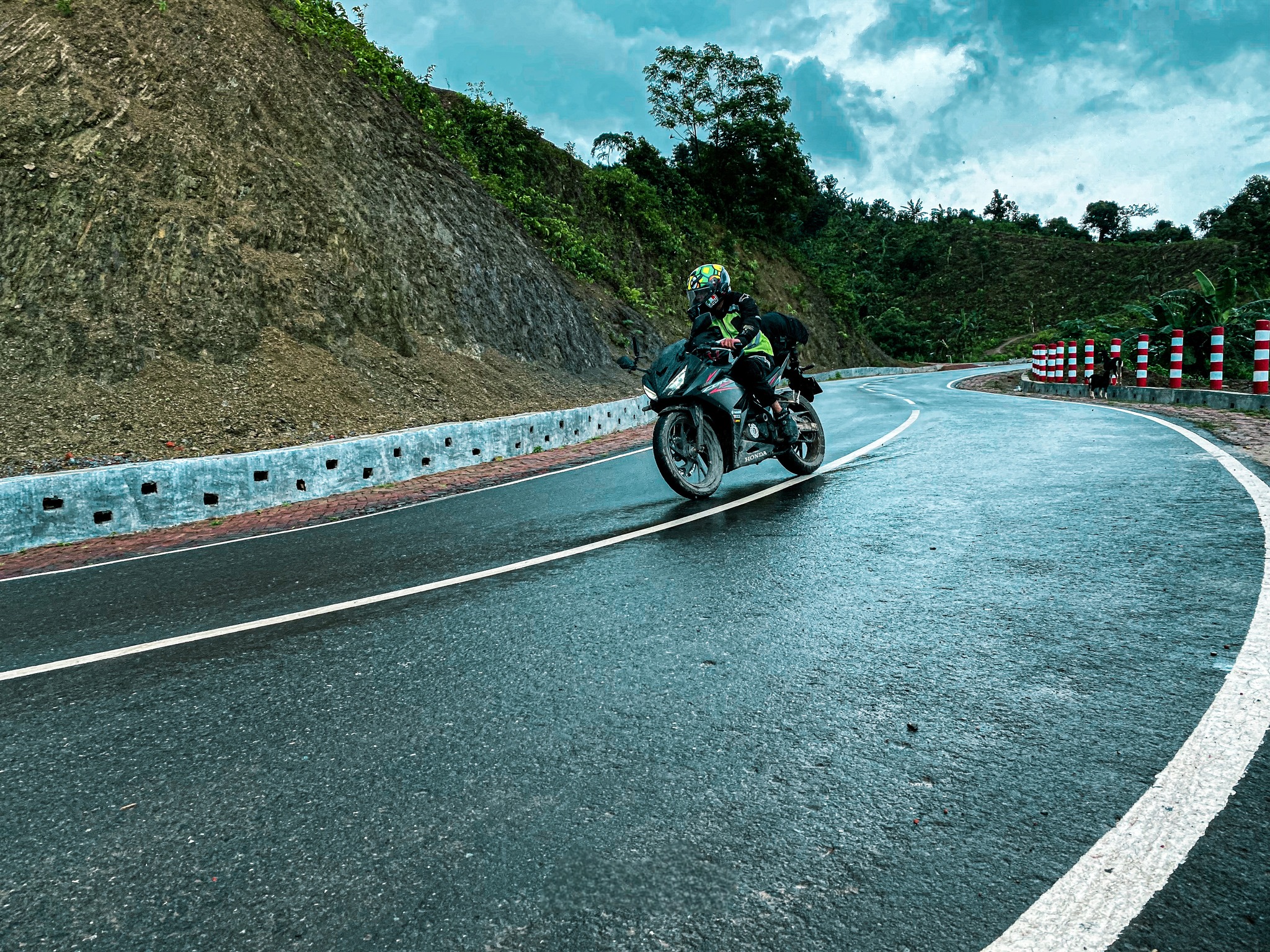 মোটরসাইকেলে ভ্রমণের জন্য দেশের চমৎকার ৫ সড়ক 