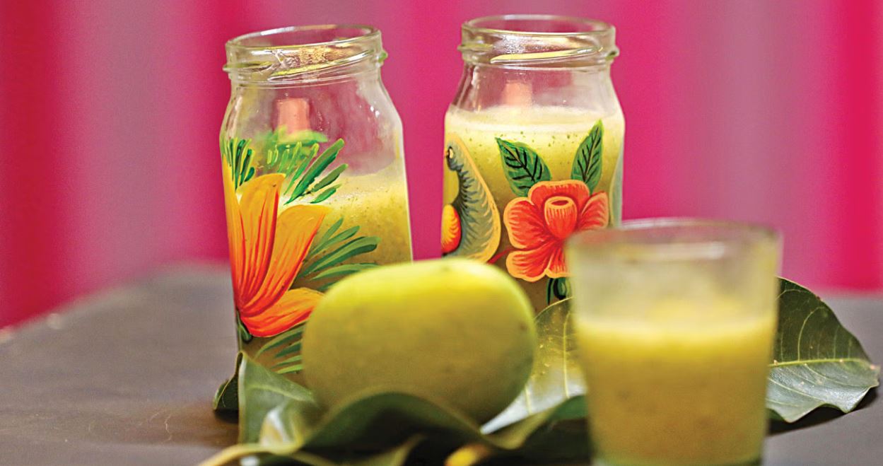 গরমে প্রাণ জুড়াবে কাঁচা আমের এই ২ শরবত