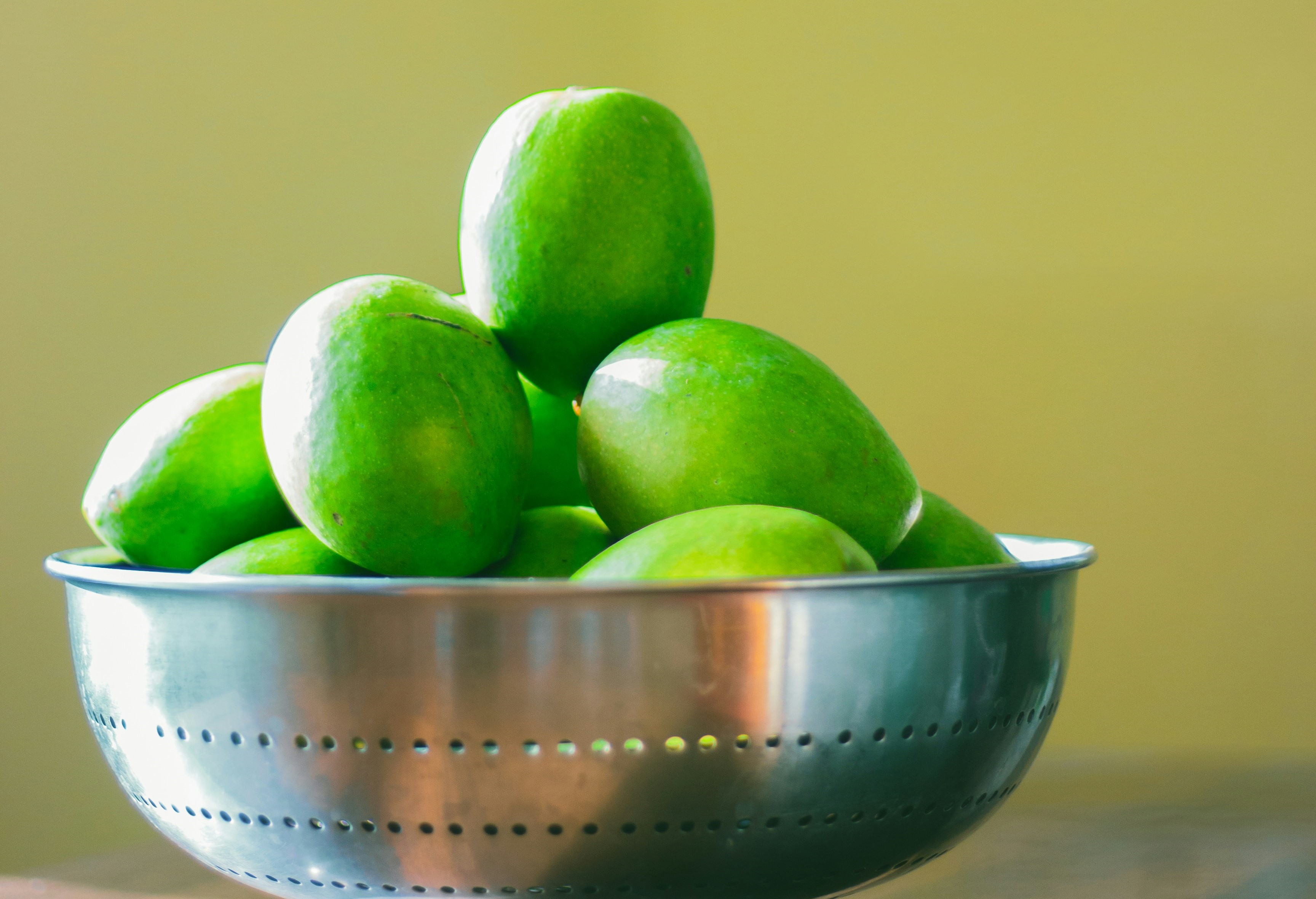 যেসব উপকার পেতে কাঁচা আম খাবেন