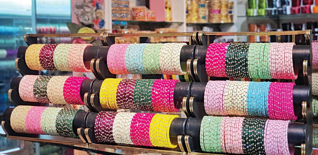 ফ্যাশনে কাচের চুড়ির ফিরে আসা