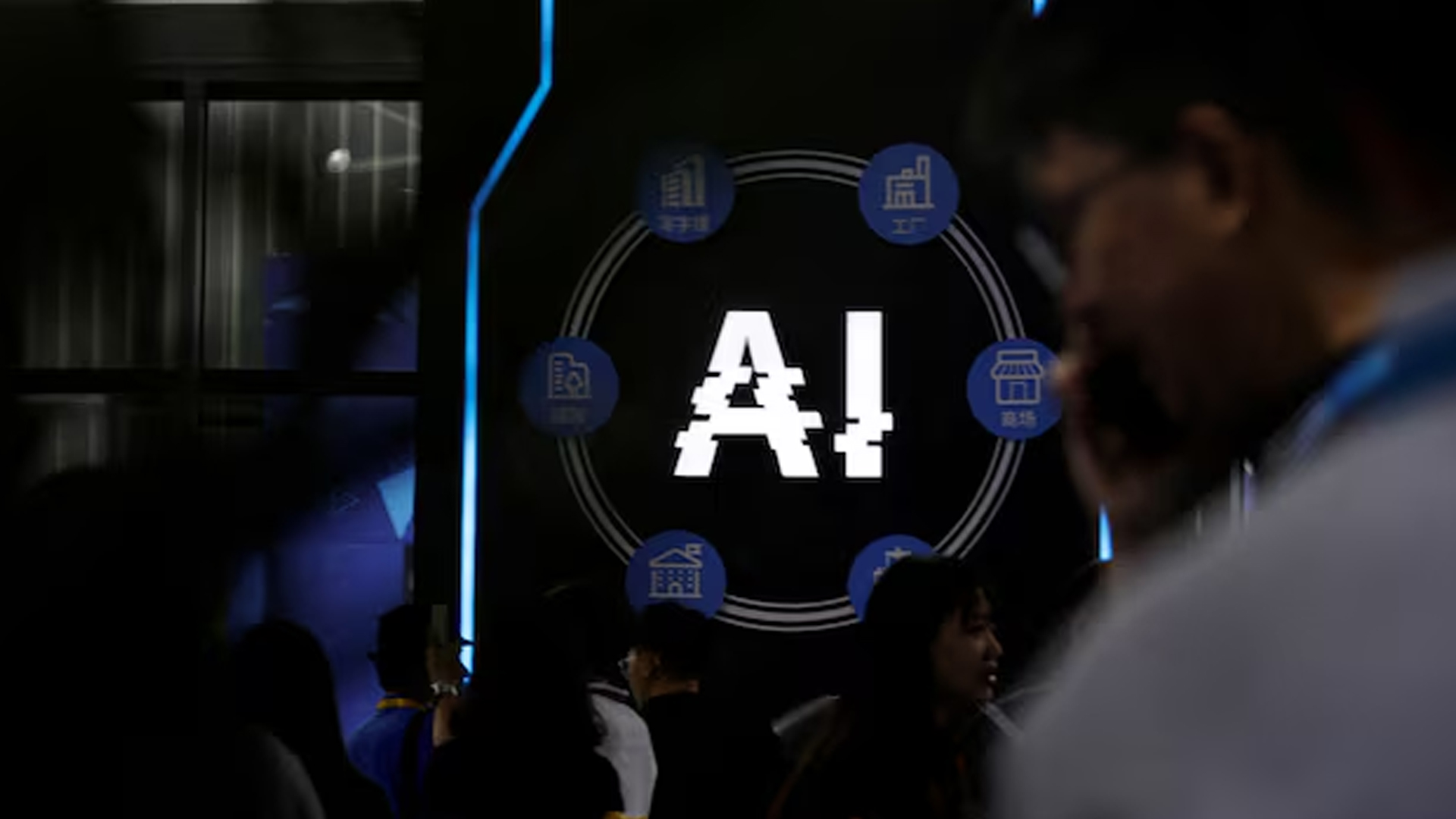 বাংলাদেশে স্বল্প দক্ষতার আইটি চাকরি কেড়ে নিচ্ছে এআই