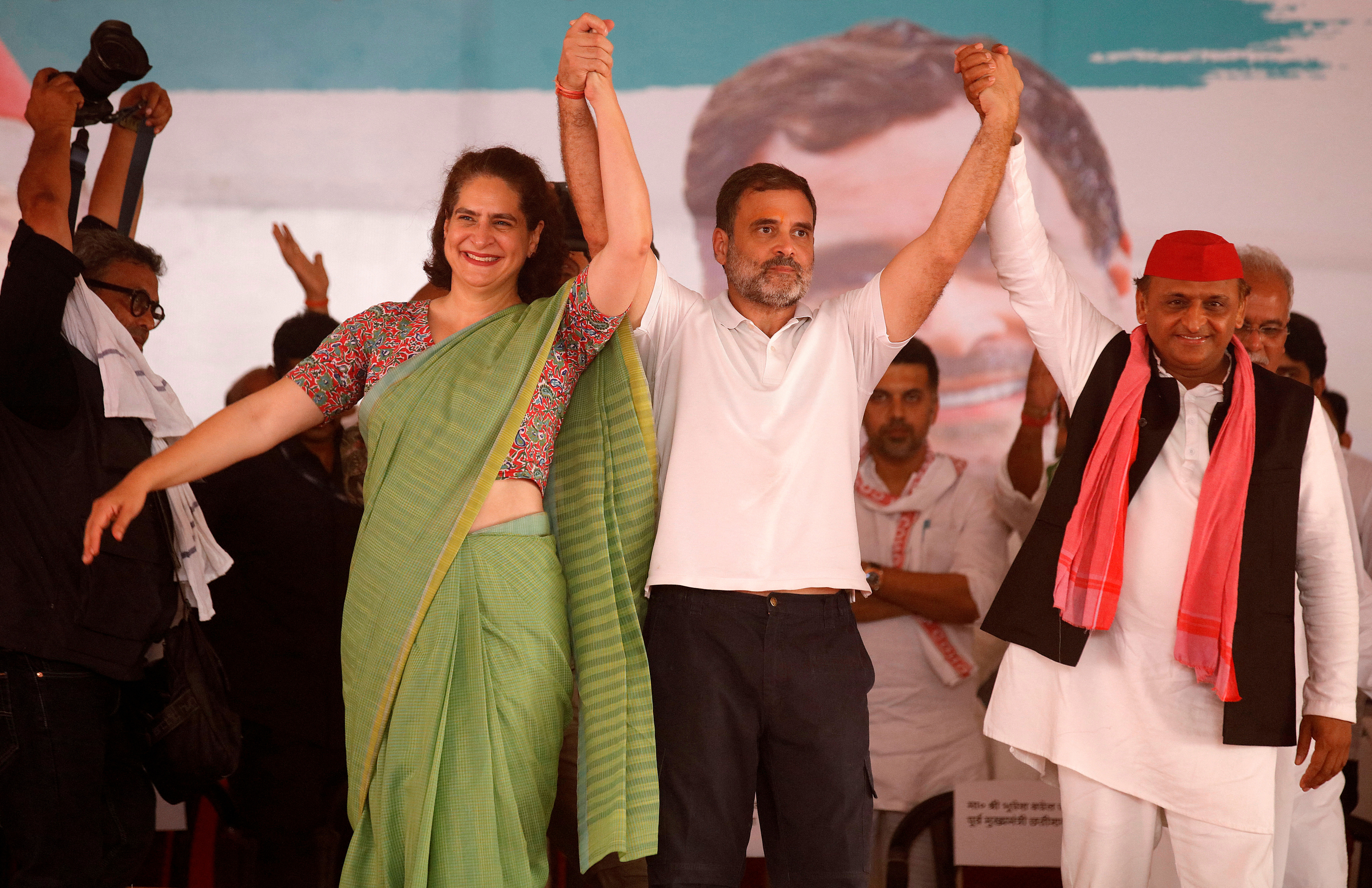 মোদির ঘাঁটি উত্তর প্রদেশে এগিয়ে রাহুলের জোট