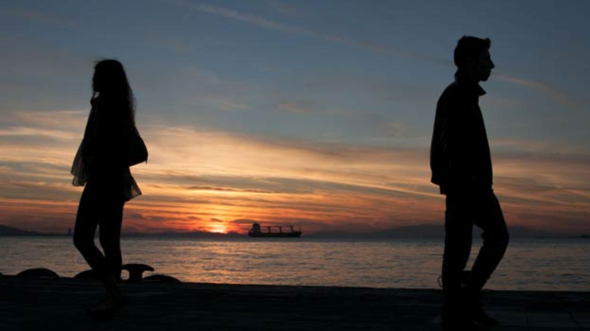 প্রাক্তন কি জীবনে এখনো প্রভাব ফেলছে? জেনে নিন ৭ লক্ষণ