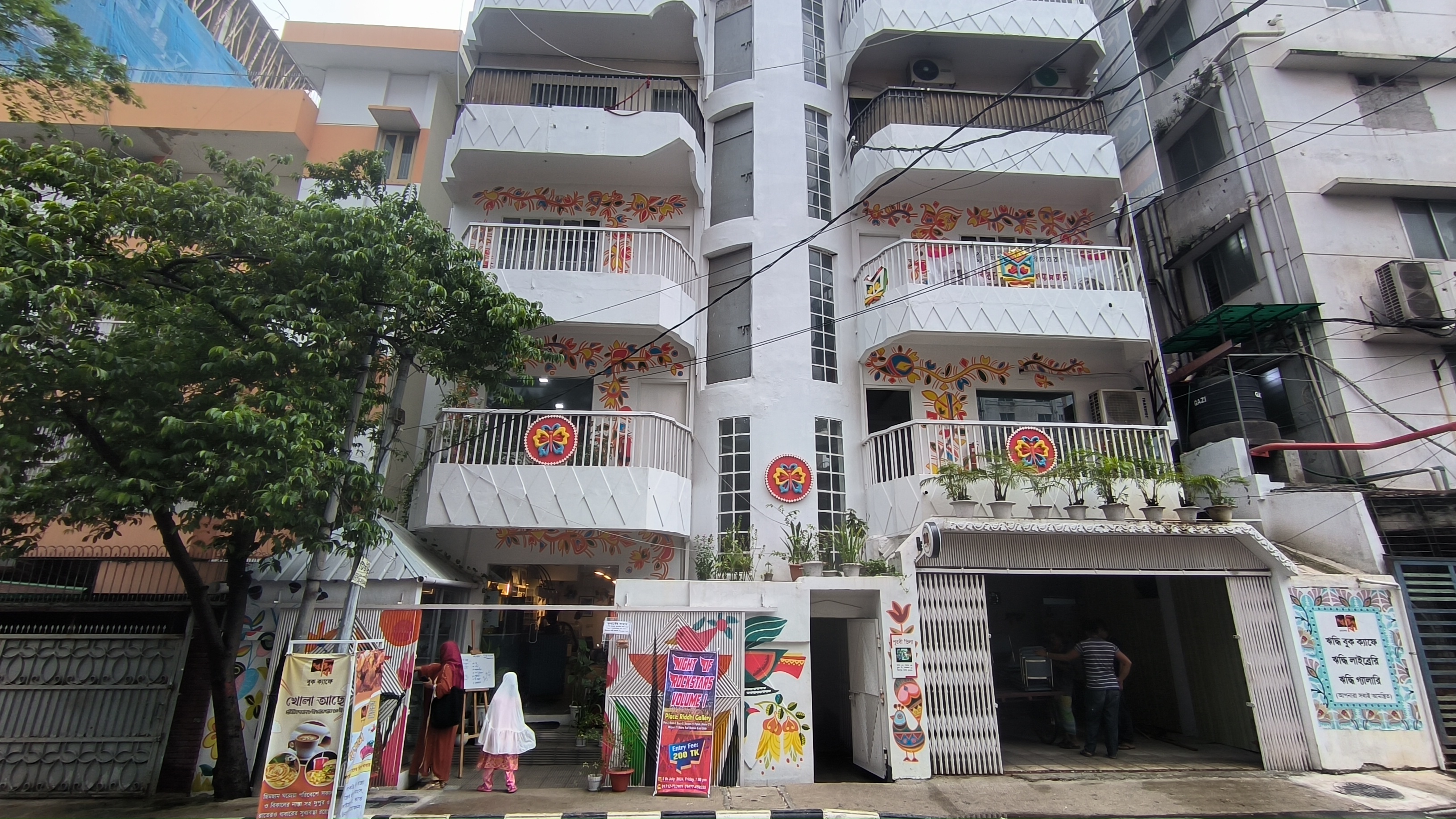 কী আছে মিরপুরের বইপ্রেমীদের এই জমজমাট আড্ডাখানায়