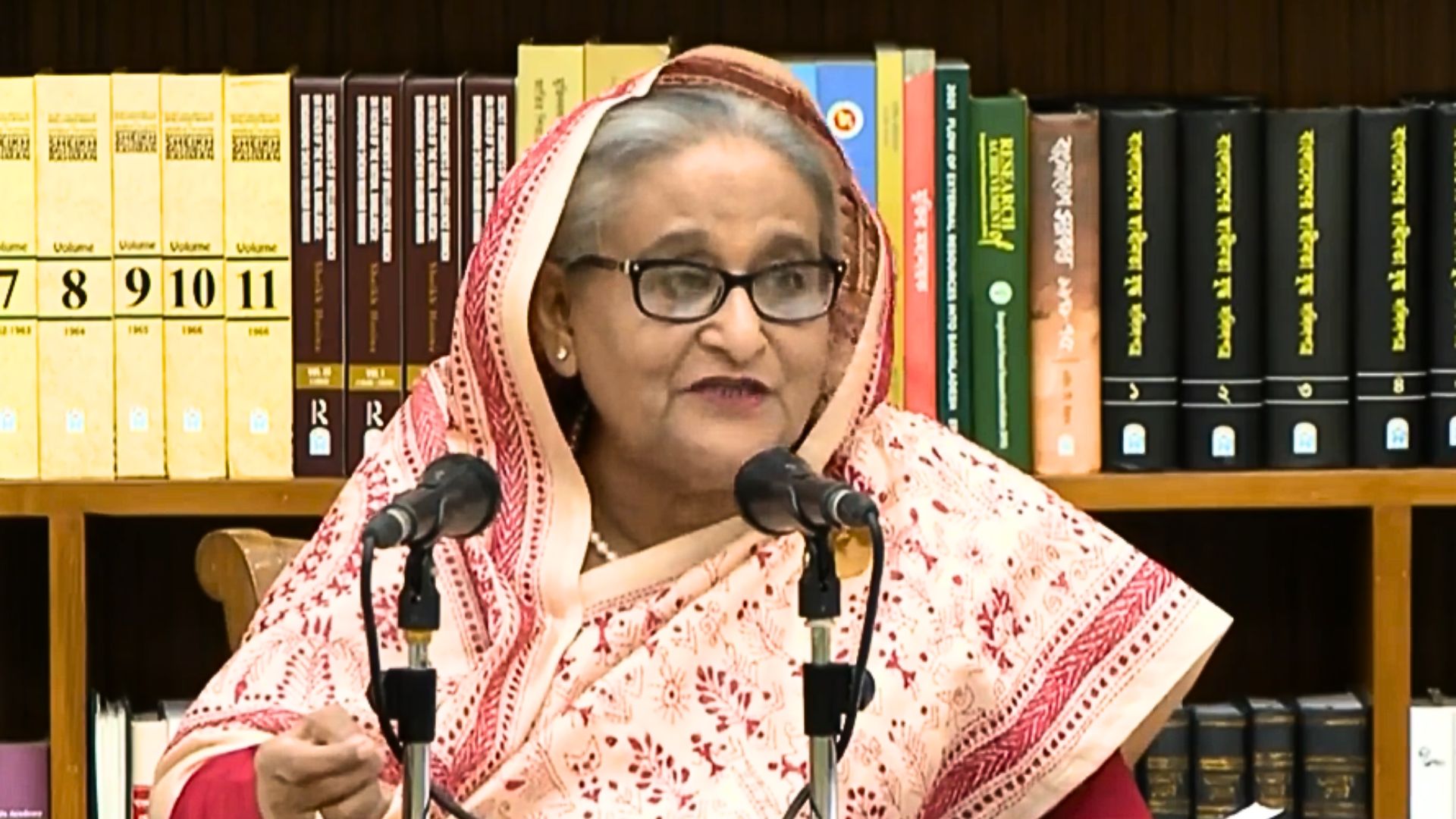 কারা ফাঁসকৃত প্রশ্নে পাস করেছে সেটা খুঁজে দেবে কে: প্রধানমন্ত্রী