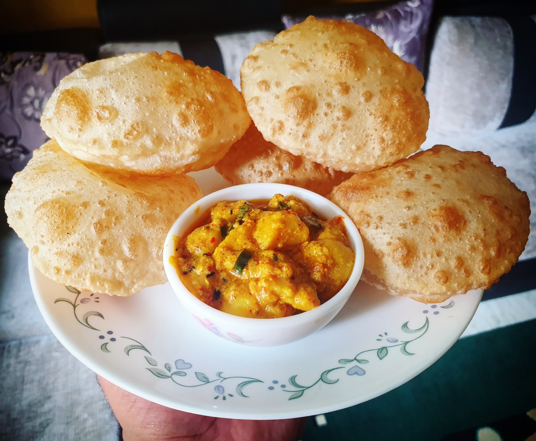 লুচি কিংবা ভাতের সঙ্গে আলুর দম