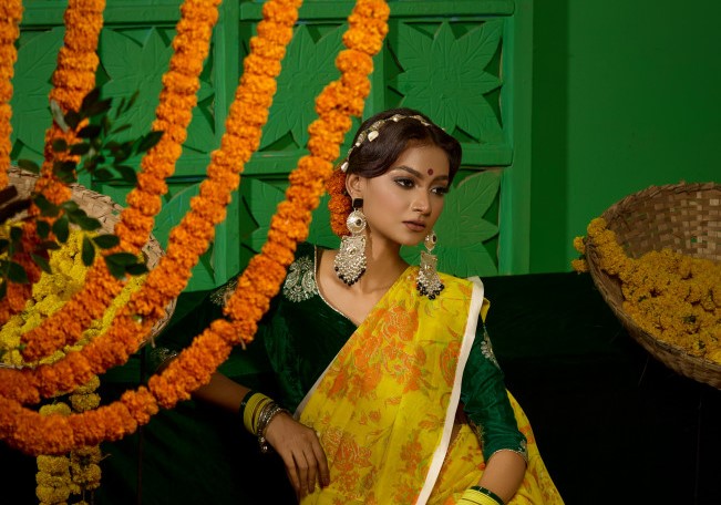 বিয়ের ডামাডোলে দেশীয় আমেজে হোক ছিমছাম হলুদ সন্ধ্যা