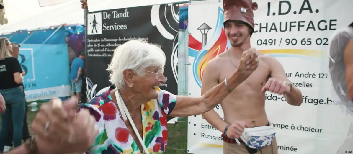 অশীতিপরদের জন্য ‘টেকনো ডান্স’ পার্টি