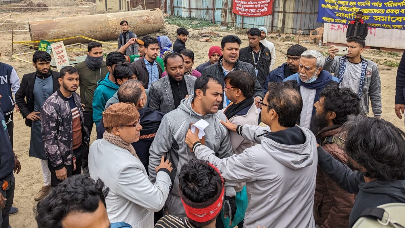 পান্থকুঞ্জ পার্ক রক্ষায় বিক্ষোভকারীদের এক পক্ষের ওপর আরেক পক্ষের হামলা