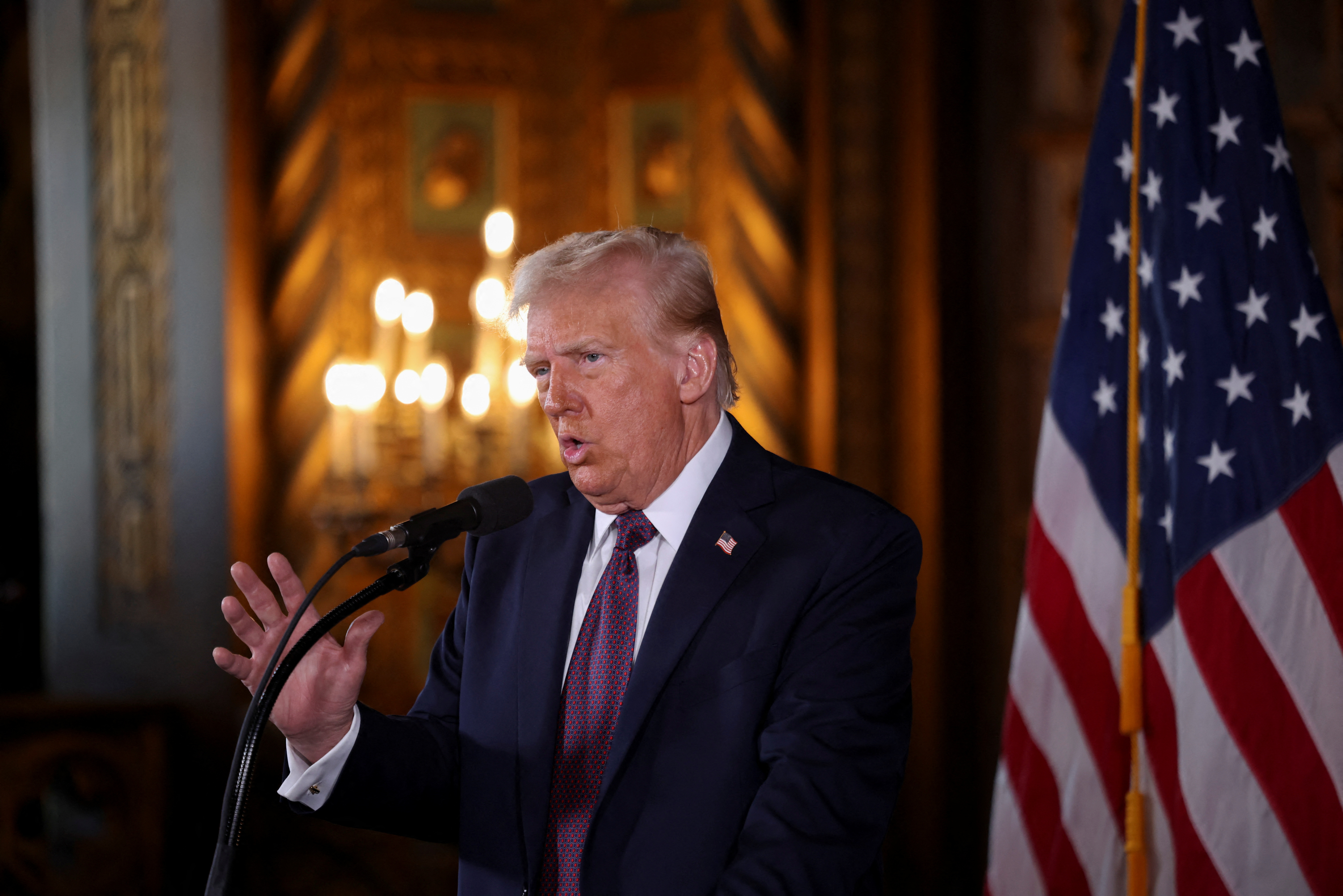 গ্রিনল্যান্ড-পানামা খালের দখল নিতে সামরিক শক্তি ব্যবহারে দ্বিধা করবেন না ট্রাম্প