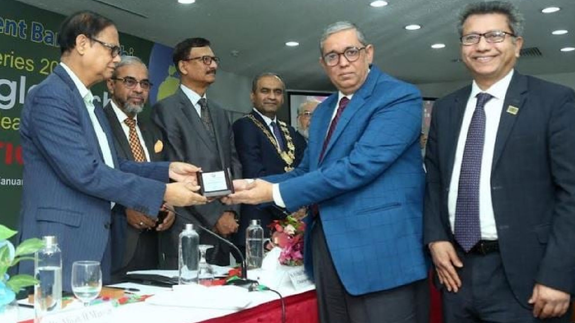 পাচার হওয়া অর্থ উদ্ধারে বিদেশি আইনজীবী নিয়োগ করবে সরকার