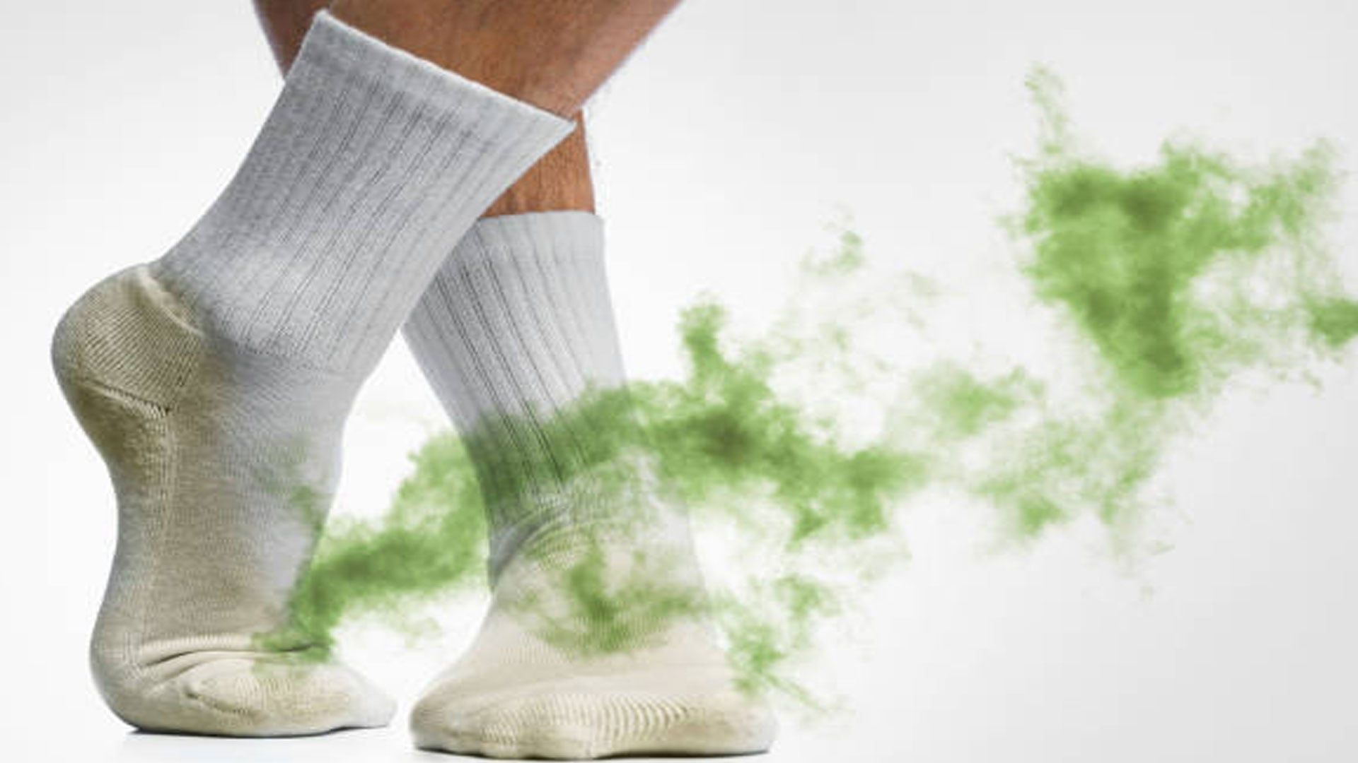 জুতা পরলে পায়ে দুর্গন্ধ হয় কেন, এড়াবেন কীভাবে