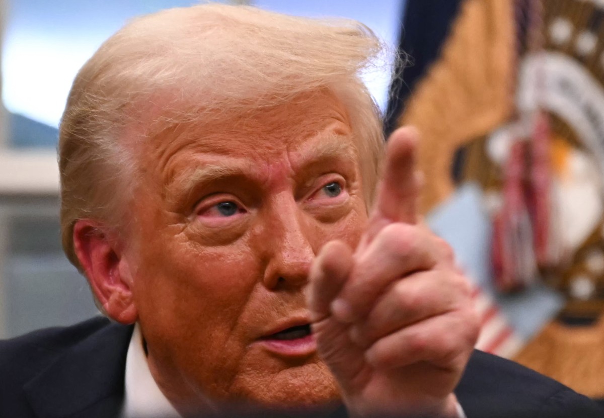 হোয়াইট হাউসের হাজারো কর্মী ছাঁটাই করবেন ট্রাম্প