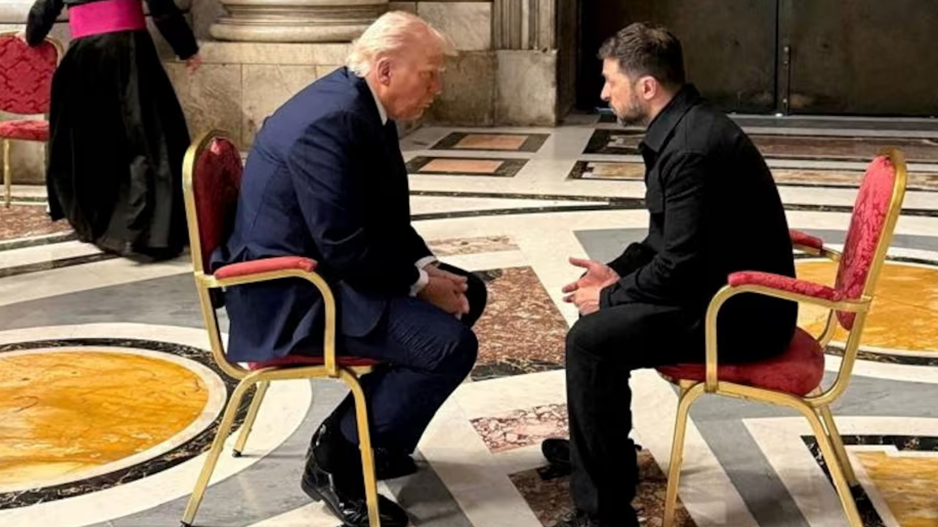 ভ্যাটিকানে জেলেনস্কির সঙ্গে বৈঠক শেষে পুতিনের সমালোচনা করলেন ট্রাম্প