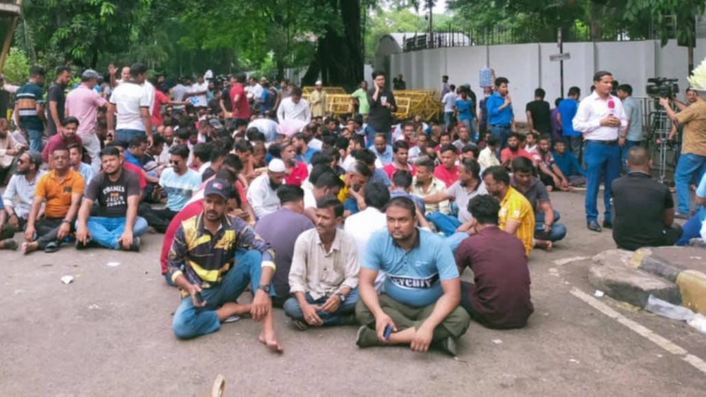 কাকরাইলে অবস্থান ইশরাক সমর্থকদের, বিক্ষোভ চলছে