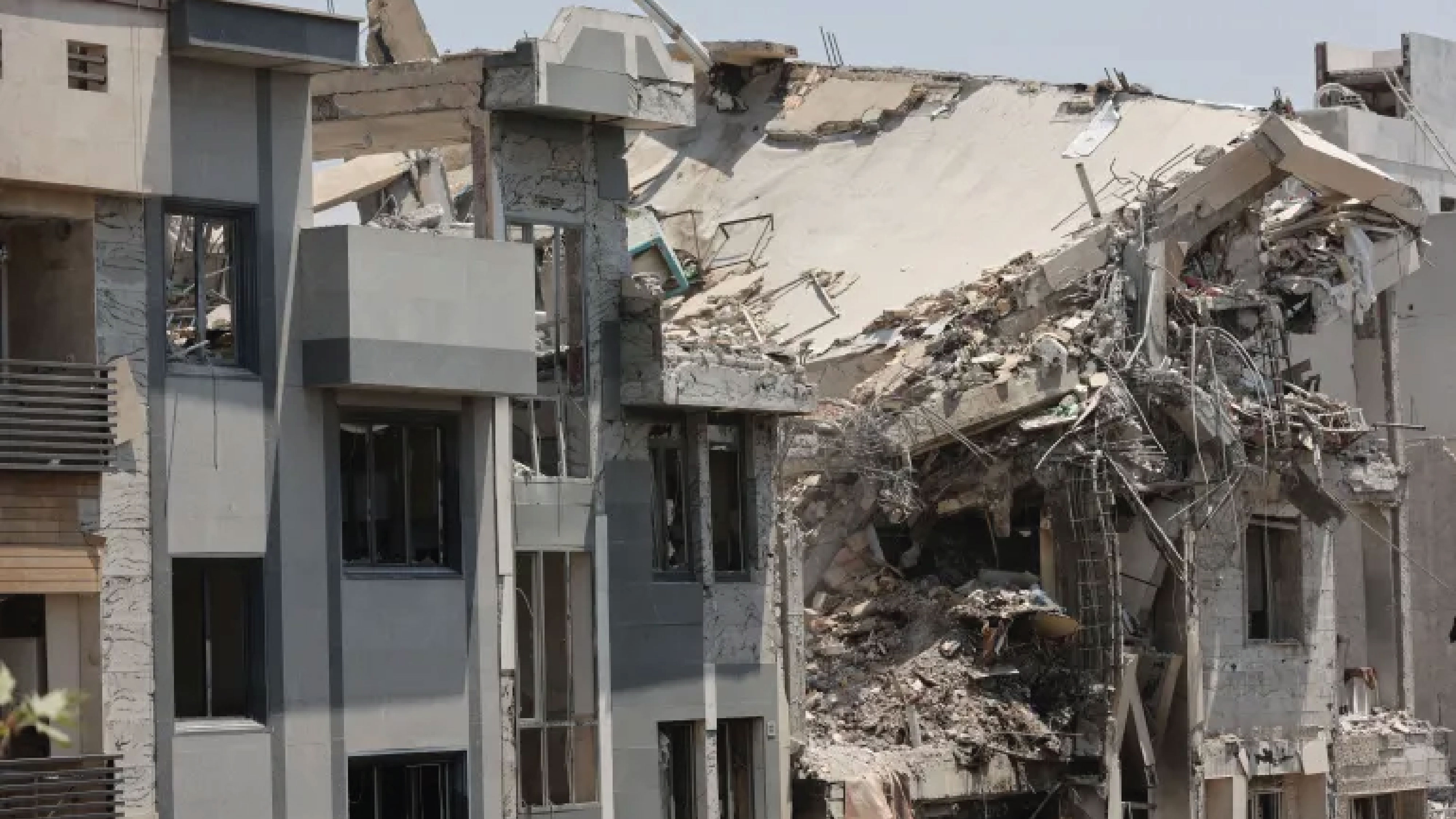 ইসরায়েলে বাজছে সাইরেন, হামলা বন্ধ হলে ইরানও থামতে রাজি