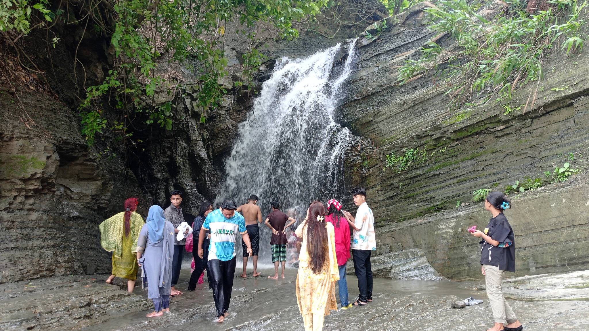 বর্ষায় প্রাণ ফিরেছে রাঙ্গামাটির ঝরনাগুলোর