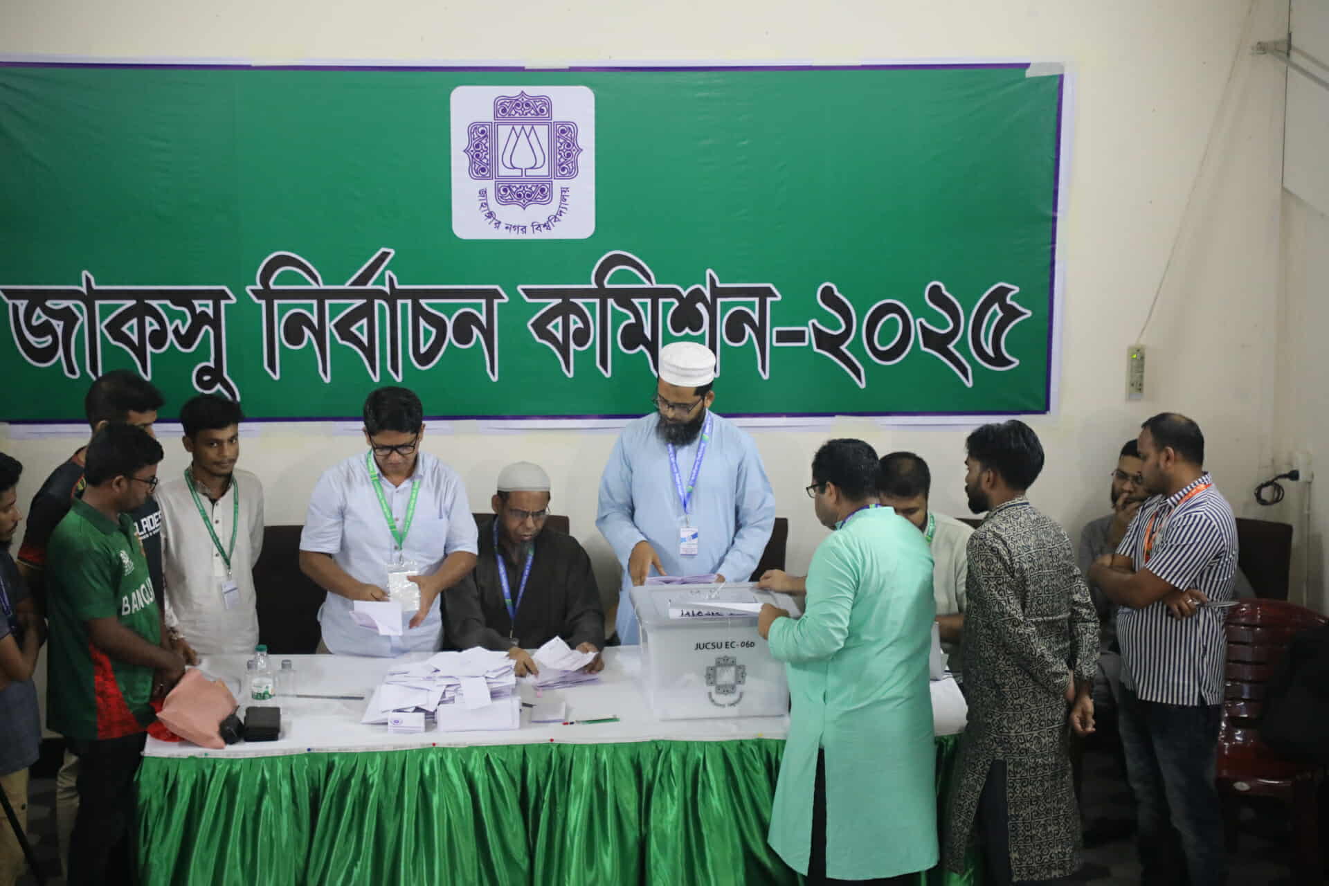 জাকসু নির্বাচনের ভোট গণনা শুরু, ফল জানা যাবে কাল সকালে