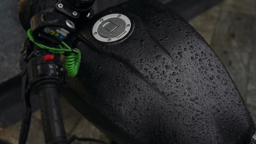 4_motorbike-rain.jpeg