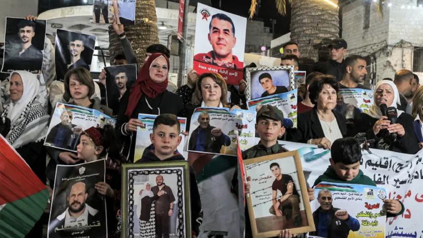 palestinians_held_in_israeli_jail.jpg