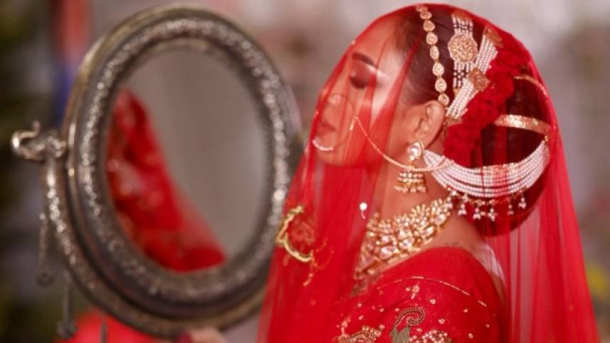 বিয়েতে লাল শাড়ি