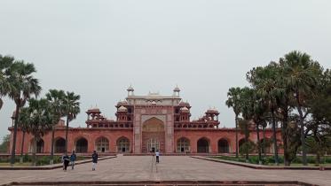 সম্রাট আকবরের সমাধিসৌধ
